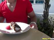 Kimmy and her sister were out at lunch when conversation of her engagement came up.